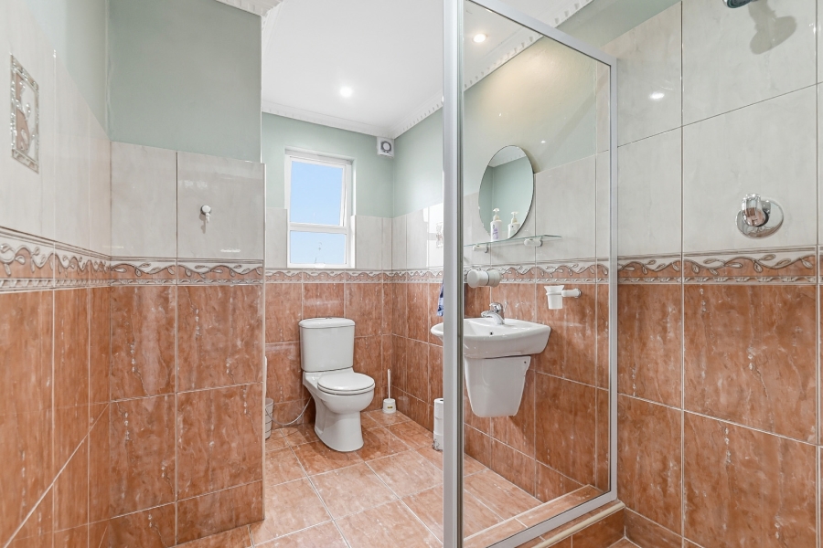 5 Bedroom Property for Sale in Claremont Western Cape